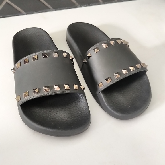 💯 Authentic Valentino Garavani Rockstud Slides - Picture 3 of 6